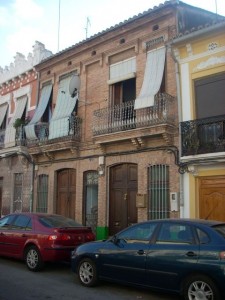 110000-euros-cabanal02 Facade 110K Valencia Flat