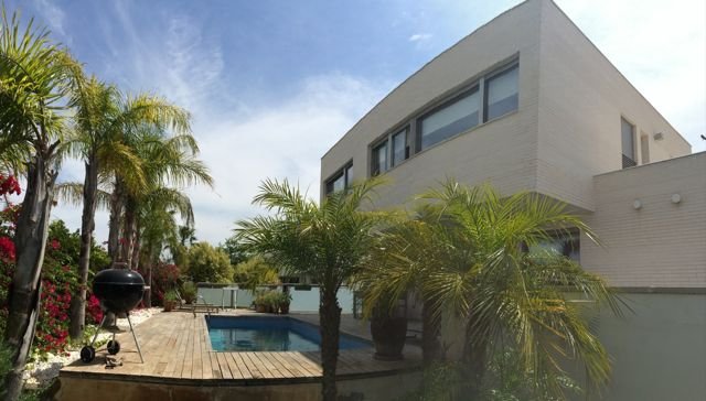 Modern Villa Near Cambridge House School