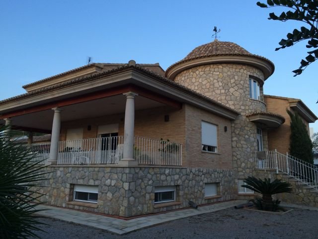 Huge House and Huge Potential in Serra