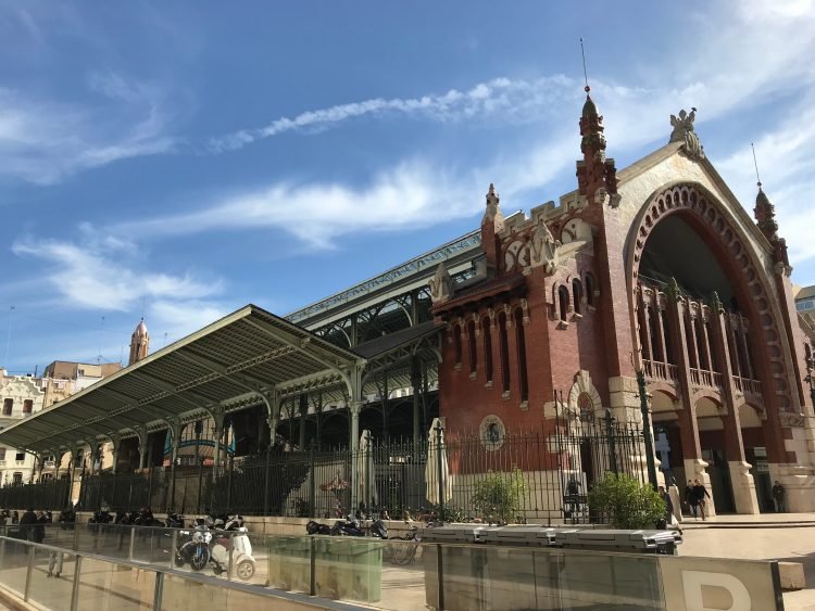 The Colon Market in Ensanche Is Surrounded By Beautiful Facades and Superb Hidden Properties. We Have an attic to die for nearby