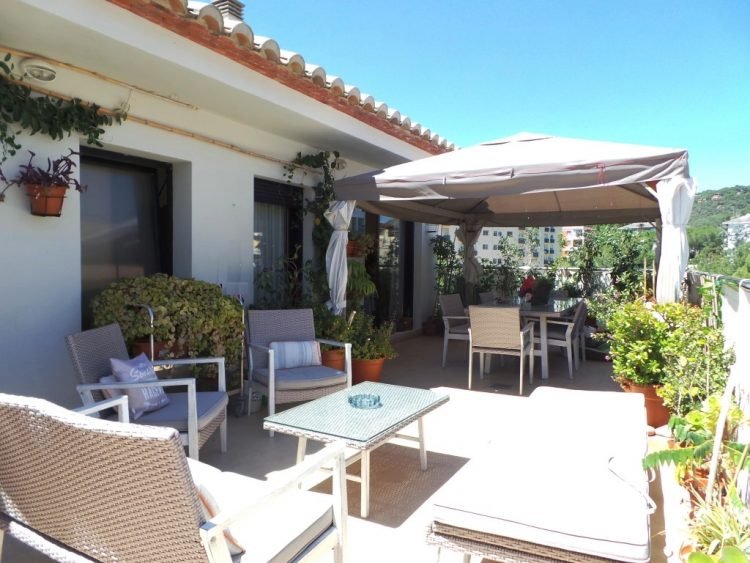 Superb Naquera Duplex Apartment for sale. Would rent really well. Click image for listing. 