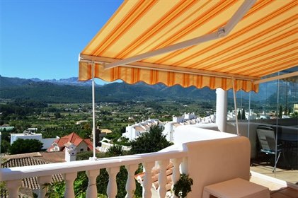 A typical awning in Valencia