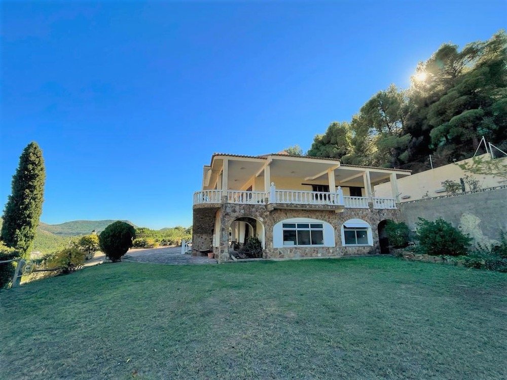 Property 2009 - Image 4