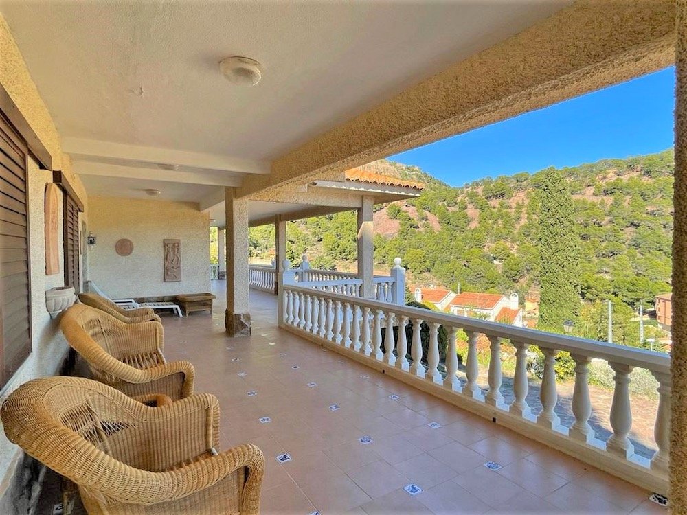 Property 2009 - Image 12