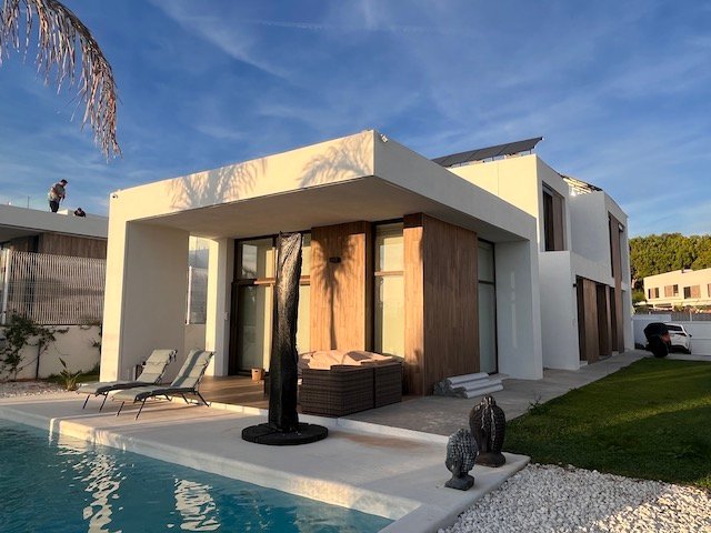 Property 2114 - Image 25