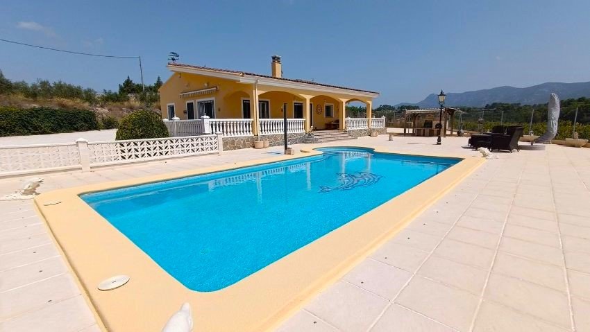 Beautiful Modern Villa in the Country in Albaida