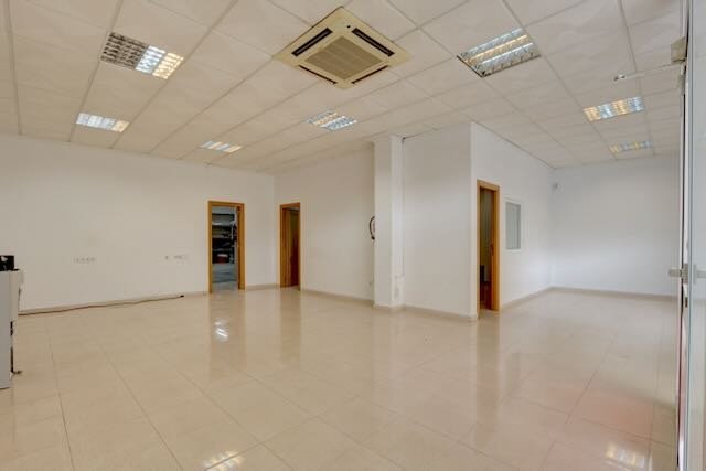 Thinking Outside The Box in La Pobla de Vallbona