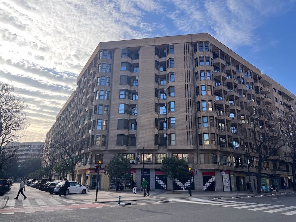 Large Corner Apartment With Pool in Valencia City