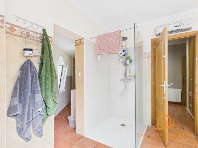 Property 2359 - Image 20