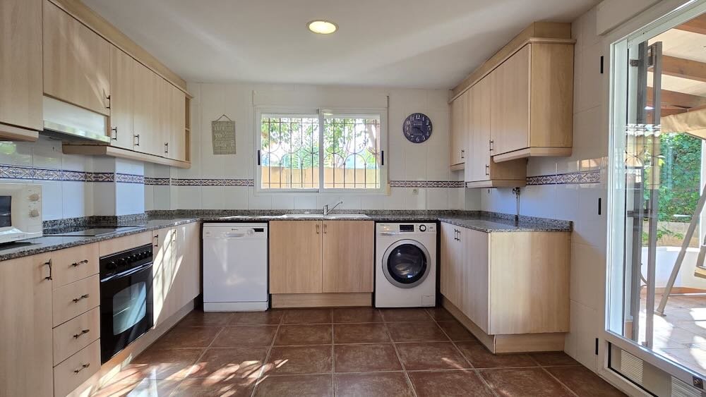 Property 2374 - Image 38