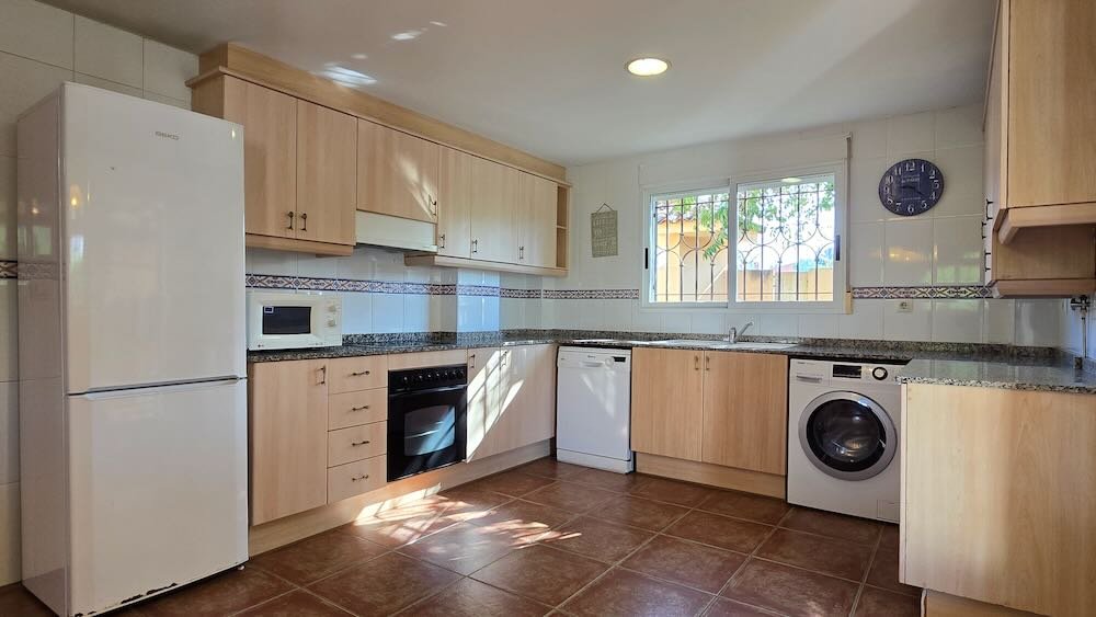 Property 2374 - Image 40