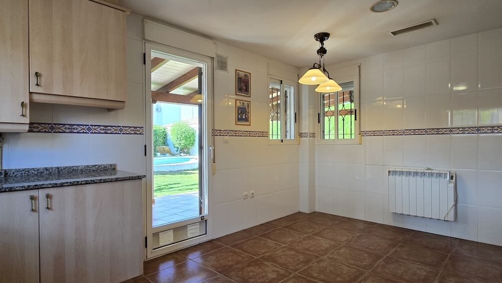 Property 2374 - Image 42