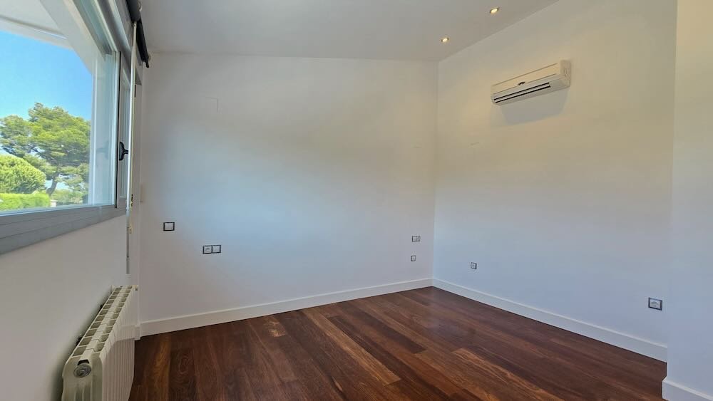 Property 2399 - Image 40