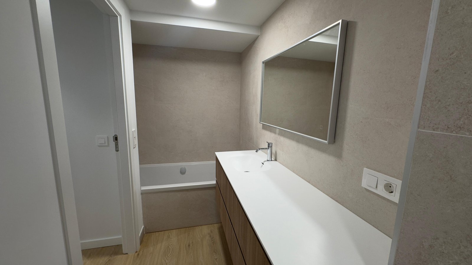 Property 2401 - Image 20