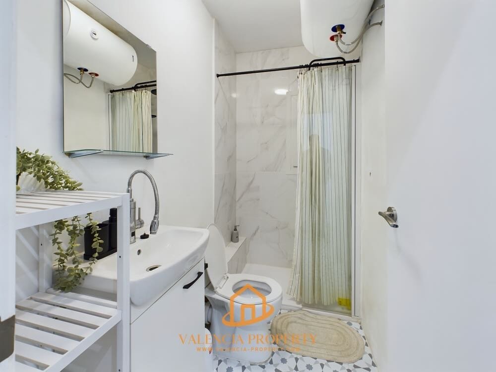 Property 2404 - Image 16