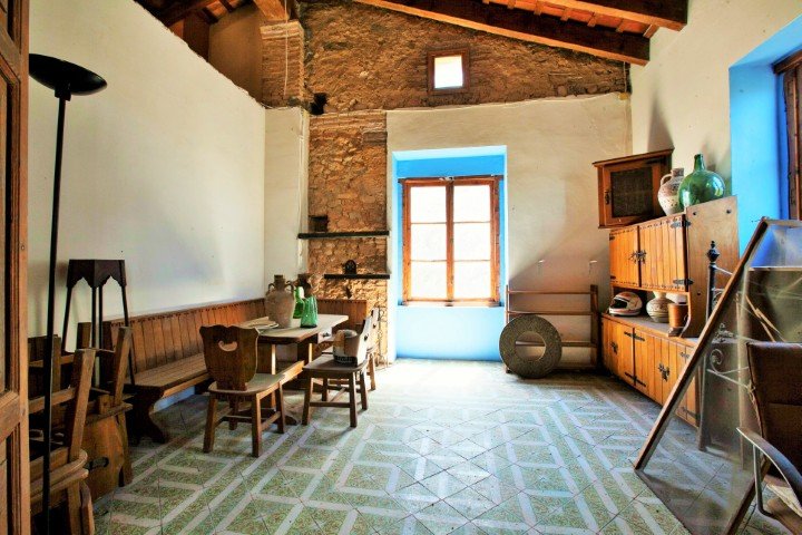 Property 2408 - Image 11