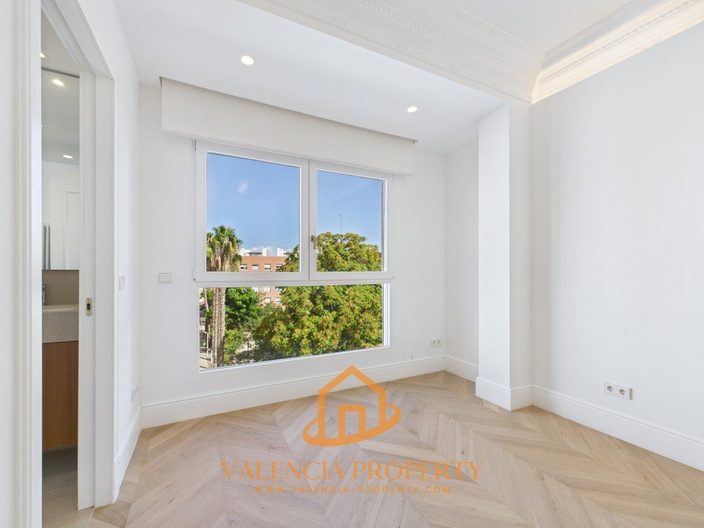 Property 2414 - Image 17