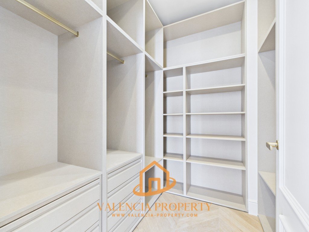 Property 2414 - Image 18