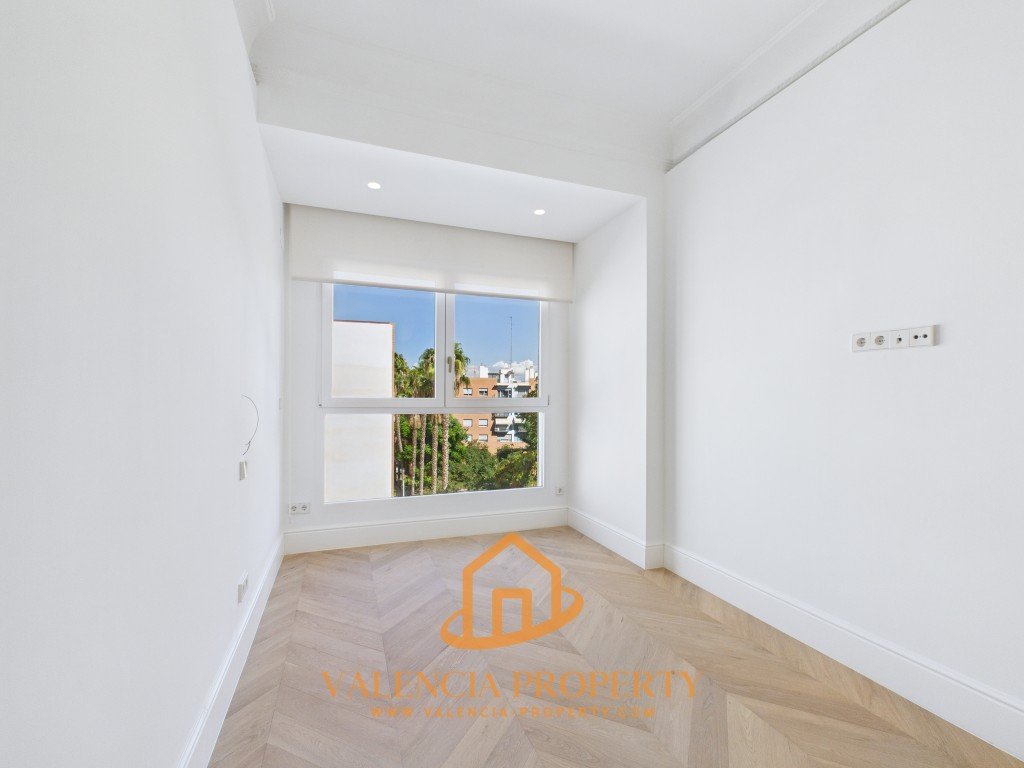 Property 2414 - Image 26