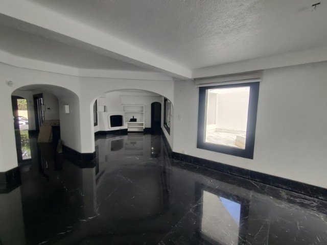 Property 2428 - Image 12