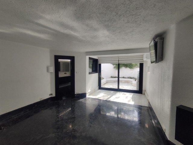 Property 2428 - Image 16