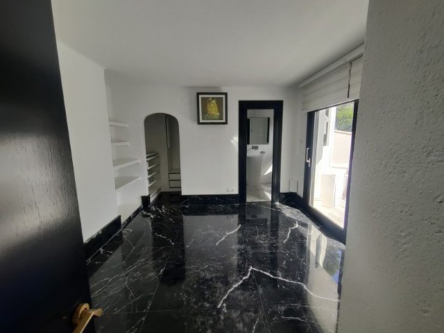 Property 2428 - Image 24