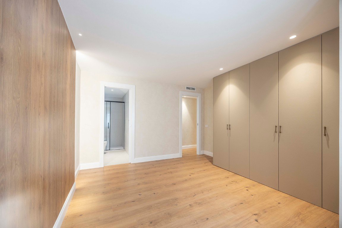 Property 2430 - Image 11