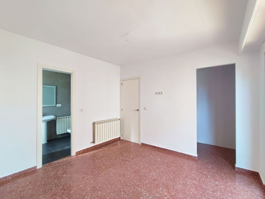 Property 2432 - Image 11