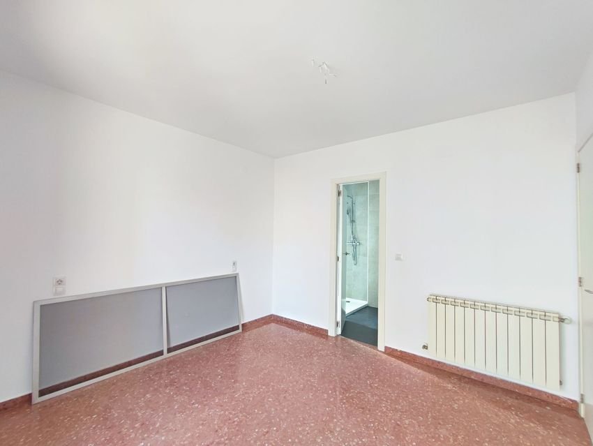 Property 2432 - Image 17