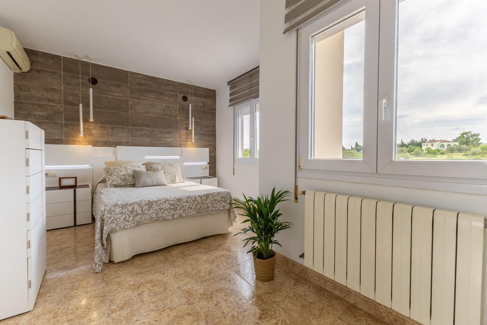 Property 2451 - Image 18