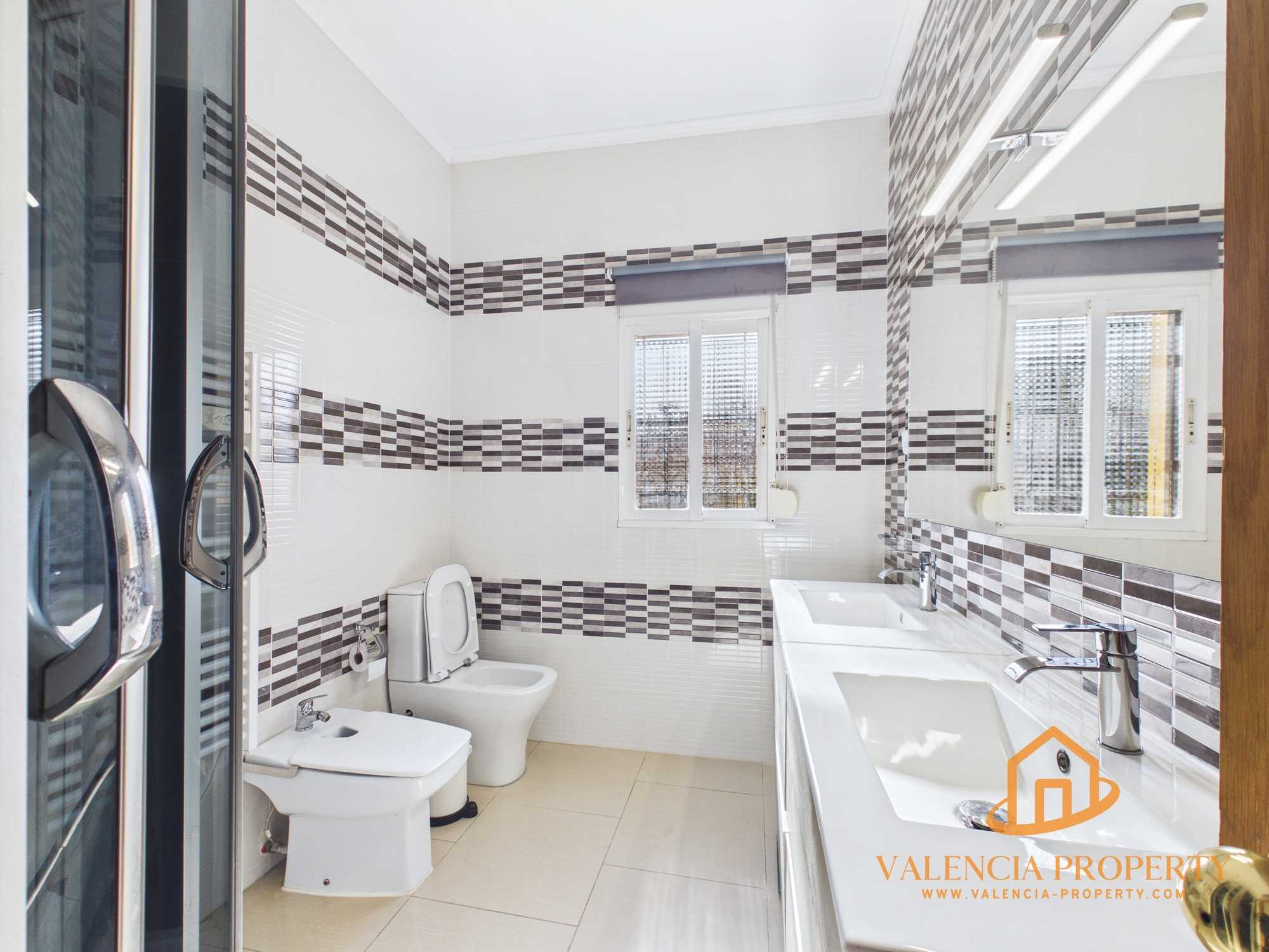 Property 2466 - Image 13