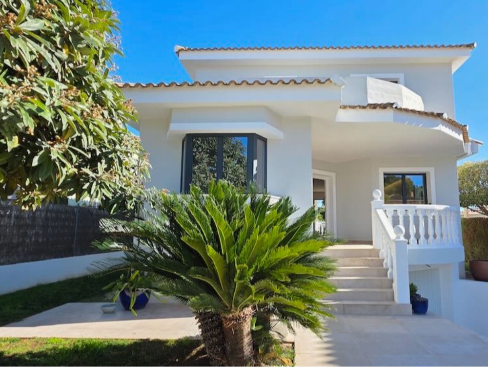 Renovated Detached Villa with Pool in La Eliana