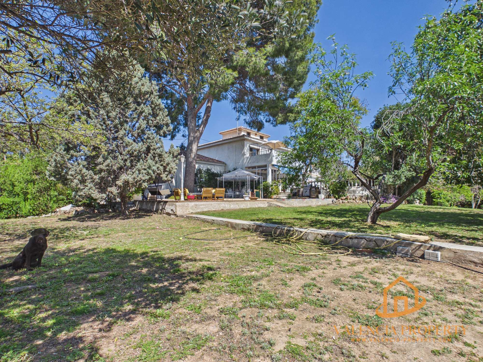 Sprawling Country Estate near the Metro
