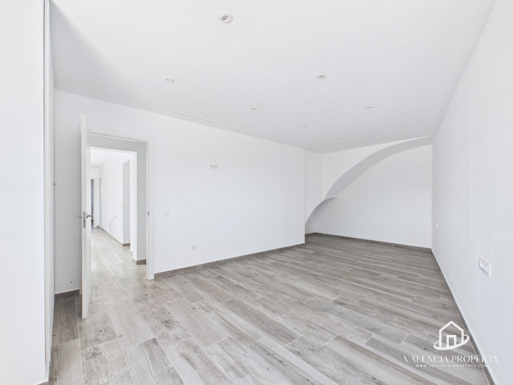 Property 2487 - Image 11