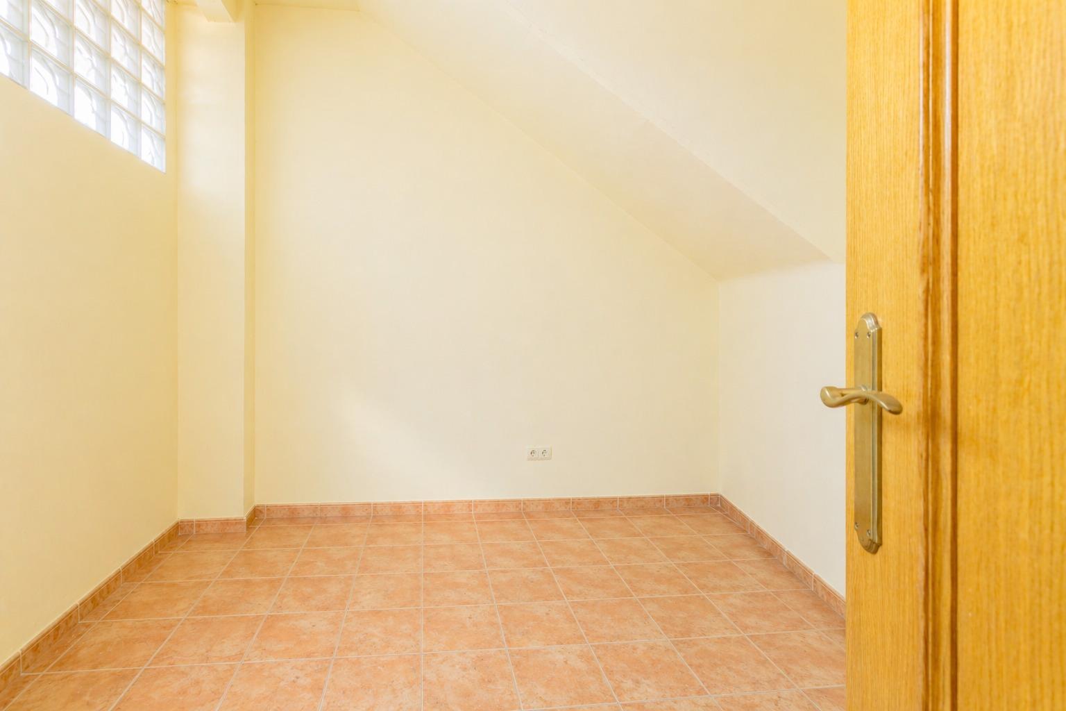 Property 2495 - Image 12