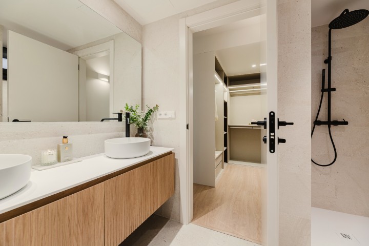 Property 2496 - Image 14