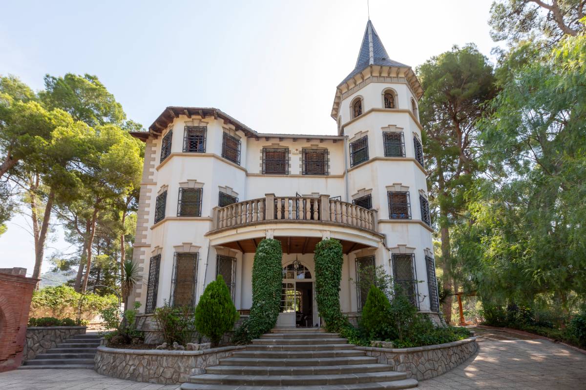 A Palace in the Valencian Hills